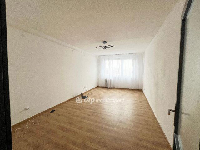 Eladó panellakás, Budapesten, III. kerületben 77.223 M Ft