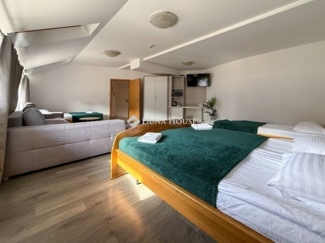 Eladó téglalakás, Pécsett 79.5 M Ft, 2 szobás