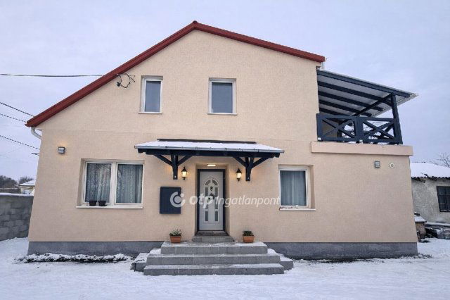 Eladó családi ház, Bugyin 82.99 M Ft, 4 szobás