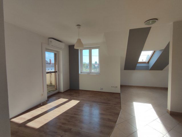 Eladó családi ház, Sándorfalván 135 M Ft, 6+4 szobás