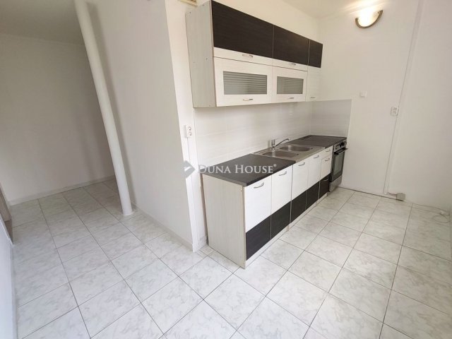 Eladó panellakás, Kecskeméten 45 M Ft, 2 szobás
