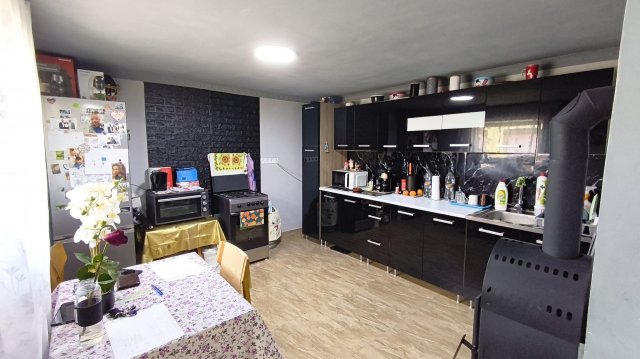 Eladó családi ház, Szakályon 16.5 M Ft, 3 szobás