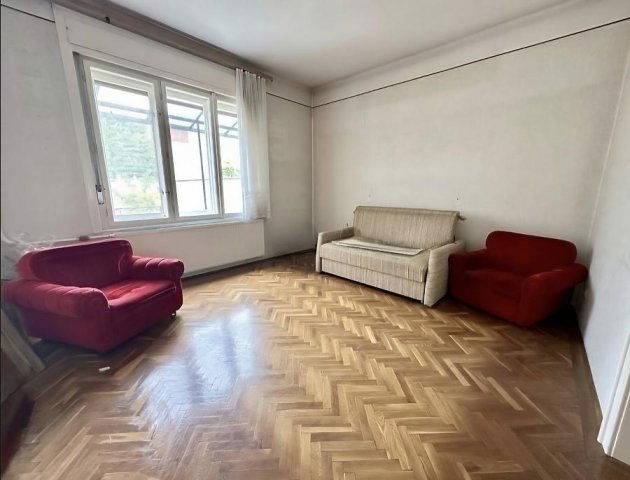 Eladó téglalakás, Vácon 72 M Ft, 3 szobás