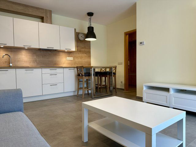 Kiadó téglalakás, albérlet, Győrött 220 E Ft / hó, 3 szobás