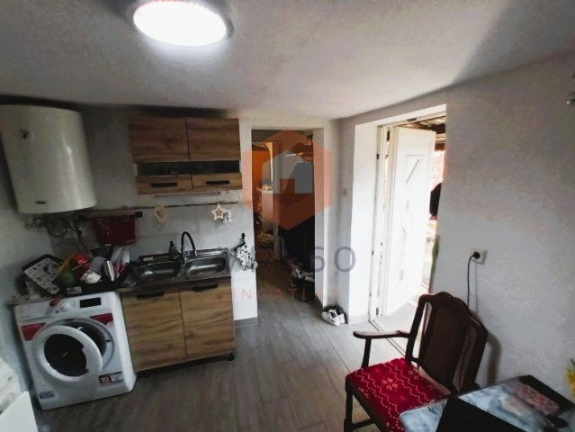 Eladó családi ház, Pécsett, Mohácsi úton 25 M Ft, 1 szobás