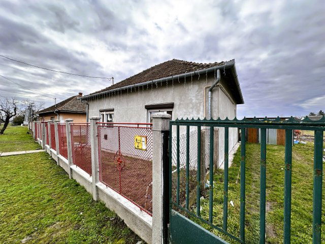 Eladó családi ház, Sarkadon 16.5 M Ft, 2 szobás