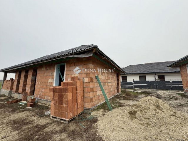 Eladó ikerház, Inárcson 84.9 M Ft, 4 szobás