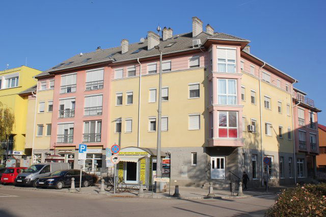 Eladó téglalakás, Kapuváron, Fő téren 49.99 M Ft, 2 szobás