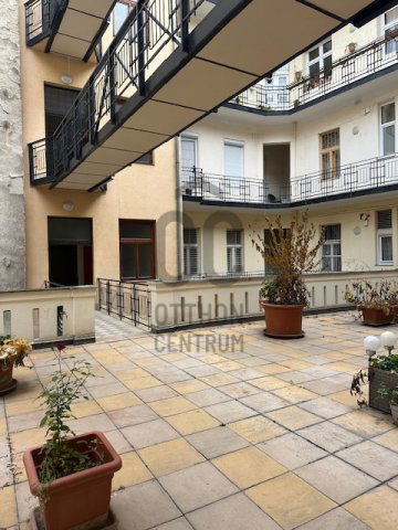 Eladó téglalakás, Budapesten, VI. kerületben 119 M Ft, 3 szobás