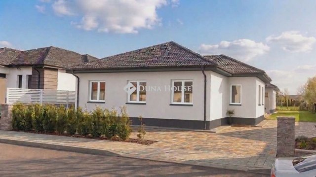 Eladó ikerház, Nyíregyházán 100 M Ft, 5 szobás