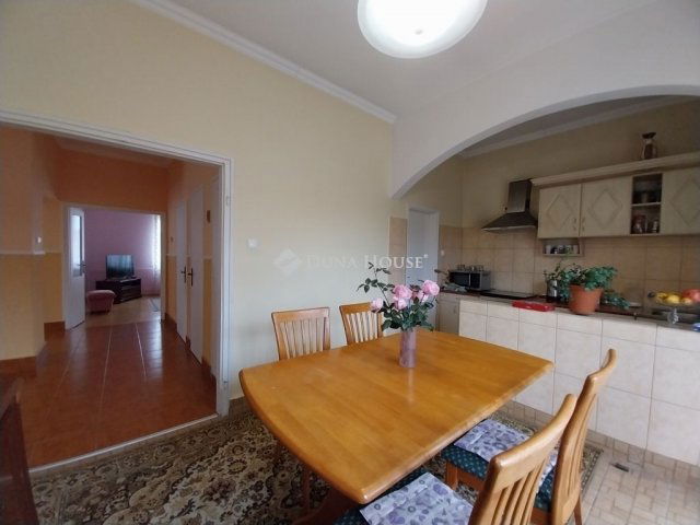 Eladó családi ház, Szegeden 85.5 M Ft, 4 szobás