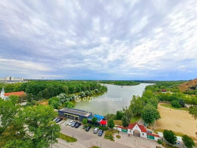 Eladó panellakás, Kecskeméten 47.5 M Ft, 2 szobás