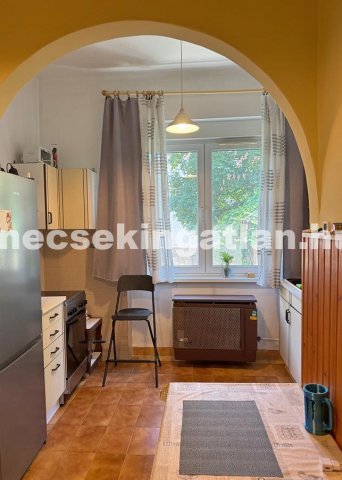 Kiadó téglalakás, albérlet, Pécsett 120 E Ft / hó, 1 szobás