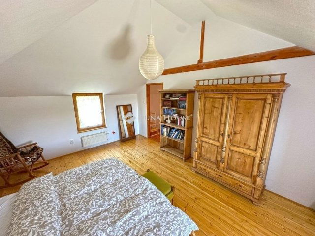 Eladó családi ház, Szentendrén 200.8 M Ft, 6 szobás