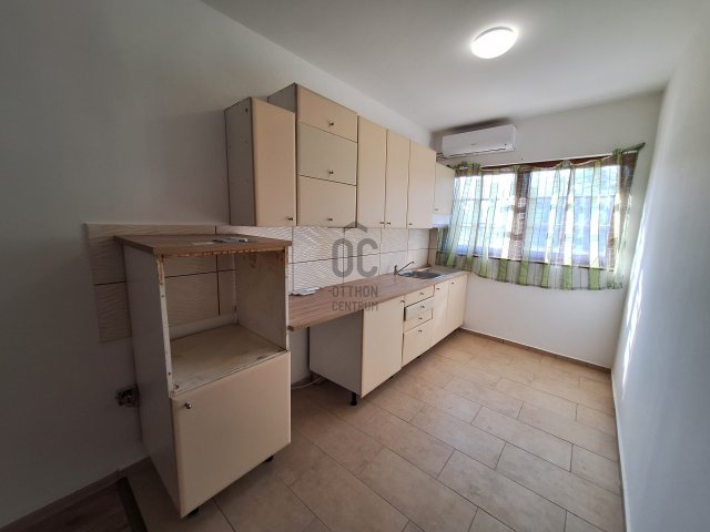Eladó családi ház, Tolnán 79 M Ft, 8 szobás