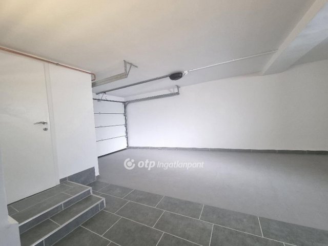 Eladó családi ház, Pápán 119 M Ft, 3+1 szobás