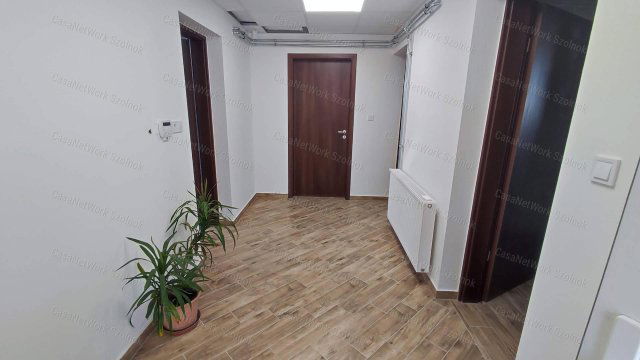 Eladó családi ház, Cserkeszőlőn 95 M Ft, 6 szobás