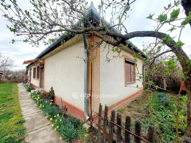 Eladó családi ház, Gesztelyben 21.99 M Ft, 3 szobás