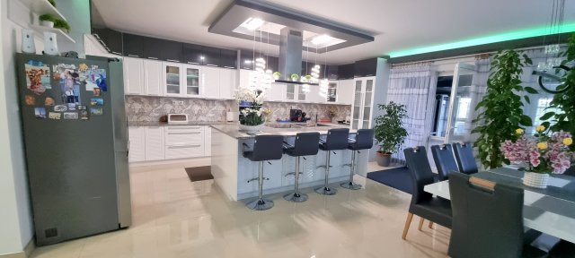 Eladó családi ház, Bicskén 185 M Ft, 4 szobás