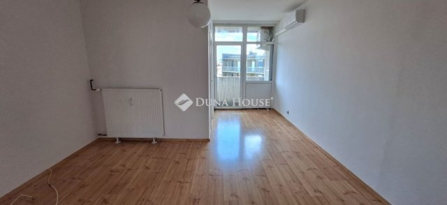 Eladó téglalakás, Szombathelyen 32.9 M Ft, 1 szobás