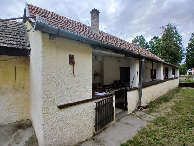 Eladó családi ház, Siklóson 18 M Ft, 3 szobás