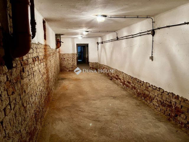 Eladó ipari ingatlan, Szombathelyen, Karinthy Frigyes utcában