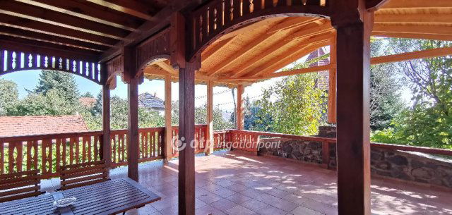 Eladó családi ház, Badacsonytomajon 199.9 M Ft, 8 szobás