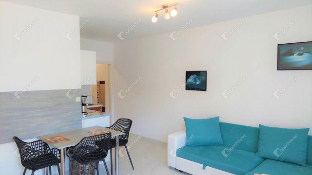 Eladó hotel, Zamárdiban 390 M Ft, 30 szobás