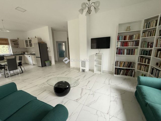 Eladó családi ház, Esztergomban 98 M Ft, 3 szobás