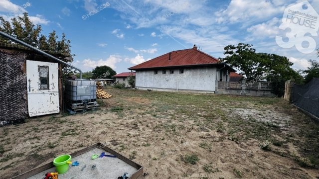 Eladó családi ház, Helvécián 64.9 M Ft, 4 szobás