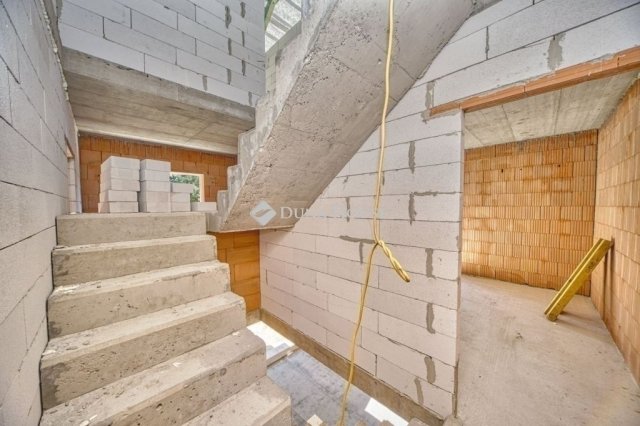 Eladó ikerház, Budapesten, XVIII. kerületben 135.5 M Ft, 5 szobás