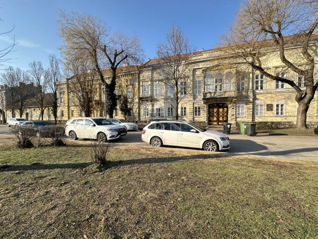 Kiadó iroda, Székesfehérvárott 290 E Ft / hó, 2 szobás