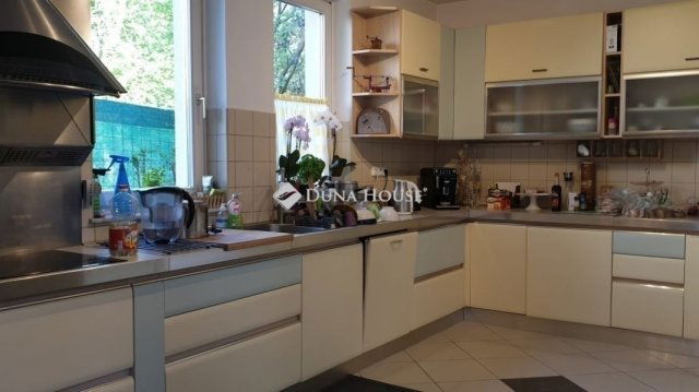 Eladó családi ház, Budapesten, II. kerületben 299 M Ft, 7 szobás