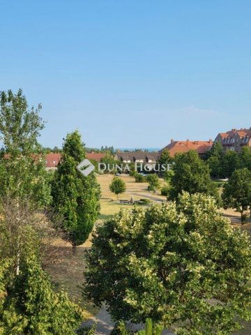 Eladó panellakás, Balatonalmádiban 75 M Ft, 4 szobás