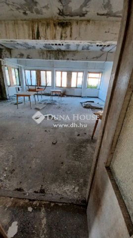 Eladó ipari ingatlan, Bátaszéken 149.9 M Ft