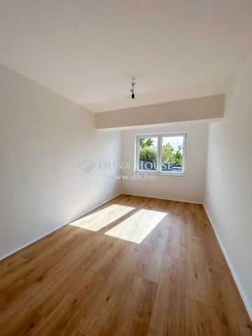 Eladó családi ház, Hosszúhetényen 77.9 M Ft, 4 szobás