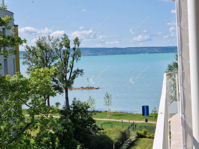 Eladó téglalakás, Siófokon 129.9 M Ft, 3 szobás