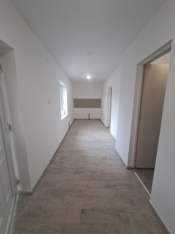 Eladó családi ház, Szolnokon 19.8 M Ft, 2 szobás