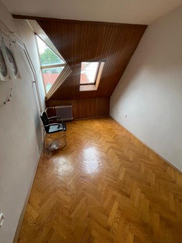Kiadó téglalakás, albérlet, Pécsett 180 E Ft / hó, 3 szobás