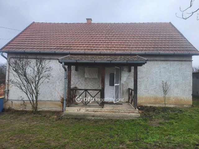 Eladó családi ház, Jászfényszarun 45 M Ft, 1+2 szobás