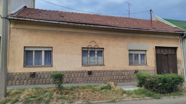 Eladó családi ház, Egerben 39.8 M Ft, 3 szobás