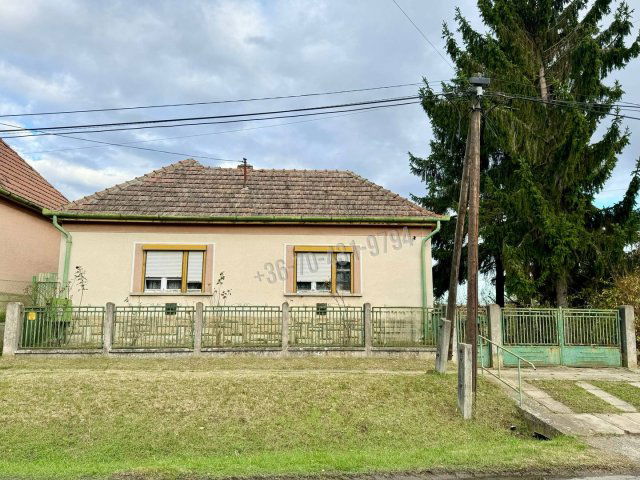 Eladó családi ház, Pétervásárán 11 M Ft, 2 szobás