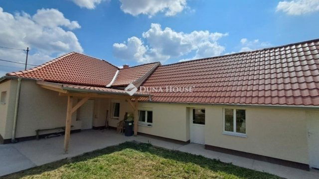 Eladó családi ház, Bakonyán 38.5 M Ft, 2 szobás