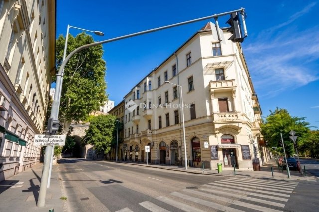 Eladó téglalakás, Budapesten, I. kerületben 62.95 M Ft, 1 szobás