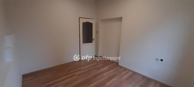Eladó téglalakás, Kiskunhalason 39.9 M Ft, 2 szobás