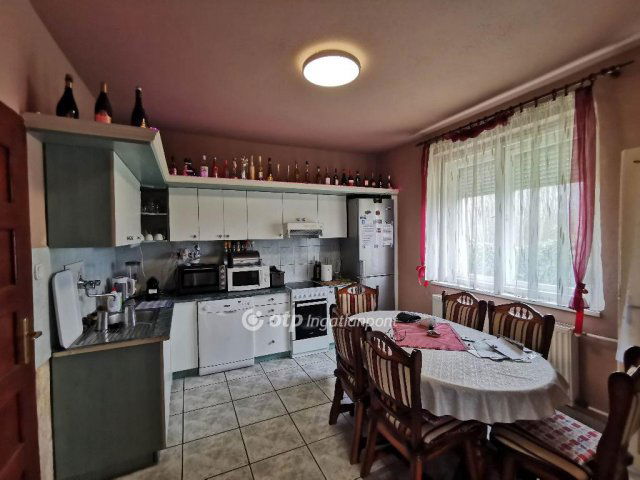 Eladó családi ház, Kisszálláson 95 M Ft, 3 szobás