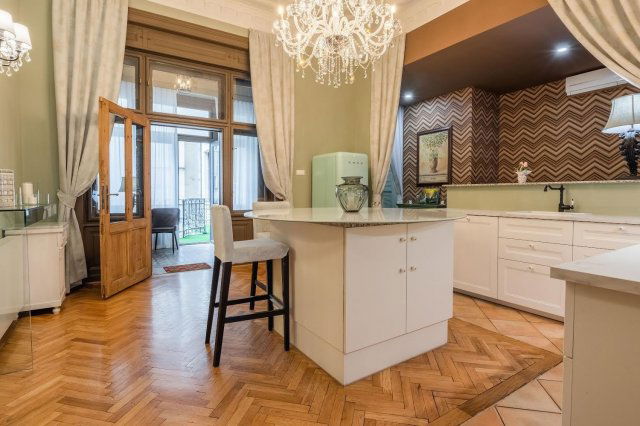 Kiadó téglalakás, albérlet, Budapesten, V. kerületben, 4 szobás