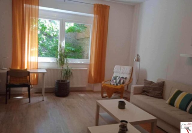 Kiadó téglalakás, albérlet, Pécsett 240 E Ft / hó, 2 szobás