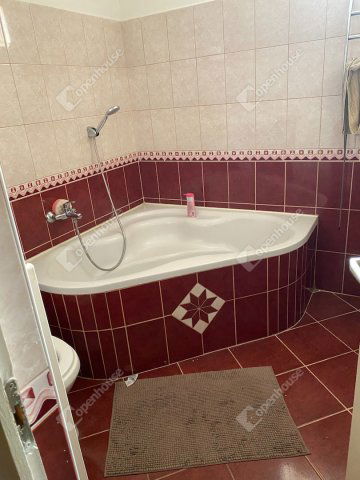 Eladó családi ház, Csomában 37 M Ft, 6 szobás