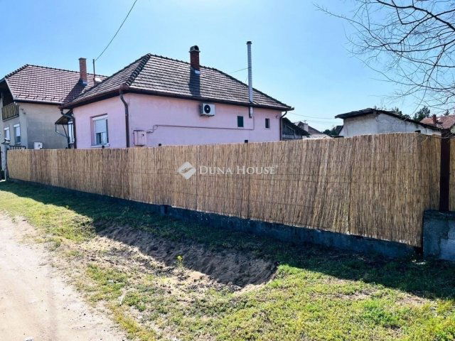Eladó családi ház, Tápiószecsőn 36.9 M Ft, 2 szobás